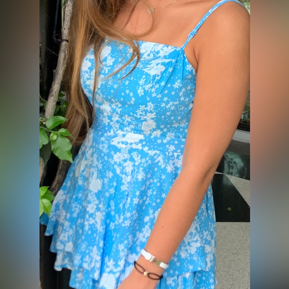 Blue floral romper size small (brand unknown) - Picture 3 of 4